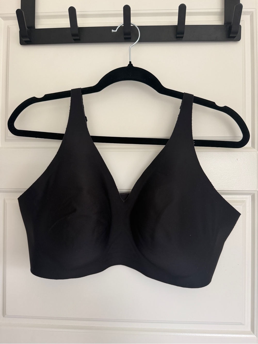knix Revolution V Neck Black Seamless Wireless Full-Coverage Bra